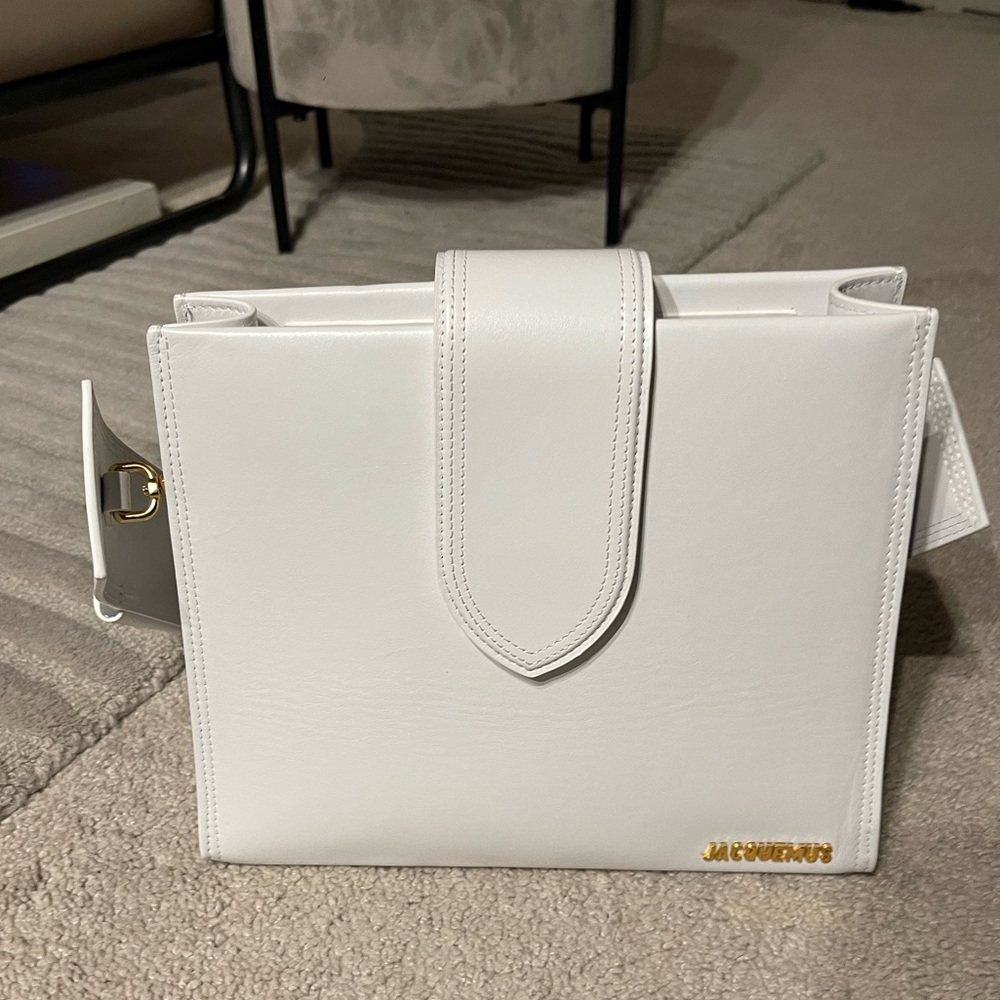 White leather bag for sell in new condition
